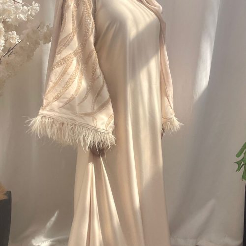 Mudahi Feathered Cream